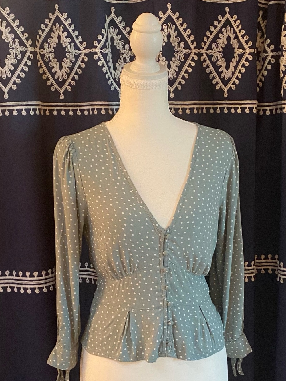 Abercrombie & Fitch Sage Green Polka Dot Button-Front Crop Blouse
